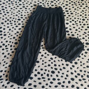 Women’s S/M Black lotus and luna yoga pants